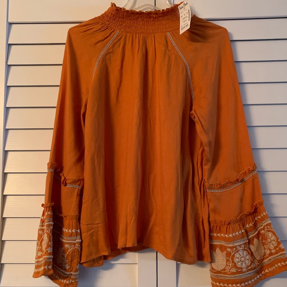 Bell sleeve top